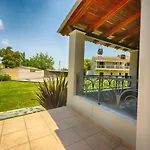 公寓 Cozy Family Friendly With Large Garden Close To Beaches - Dirella *