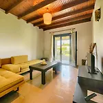Cozy Family Friendly With Large Garden Close To Beaches - Dirella 公寓