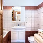 Cozy Family Friendly With Large Garden Close To Beaches - Dirella 公寓