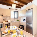 Cozy Family Friendly With Large Garden Close To Beaches - Dirella *