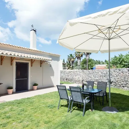 Cozy Family Friendly With Large Garden Close To Beaches - Dirella