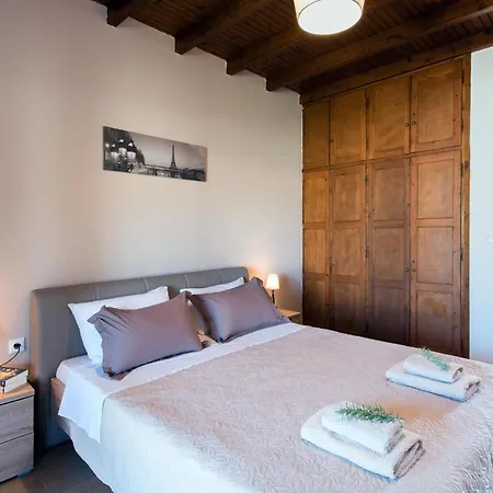 Cozy Family Friendly With Large Garden Close To Beaches - Dirella Kynopiástai