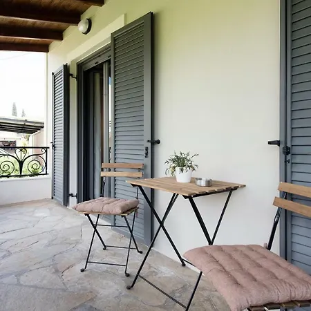 Cozy Family Friendly With Large Garden Close To Beaches - Dirella Apartamento *