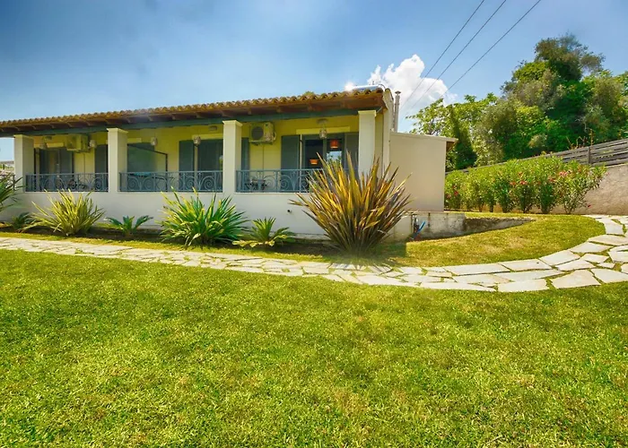 Апартаменты Cozy Family Friendly With Large Garden Close To Beaches - Dirella *