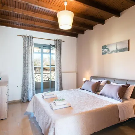 Cozy Family Friendly With Large Garden Close To Beaches - Dirella Apartment Kynopiastai