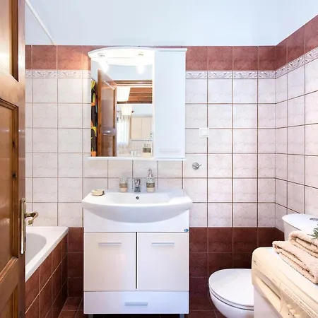 Cozy Family Friendly With Large Garden Close To Beaches - Dirella Lejlighed