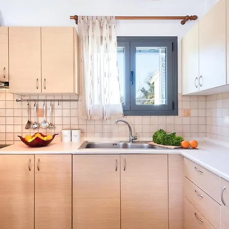 Cozy Family Friendly With Large Garden Close To Beaches - Dirella