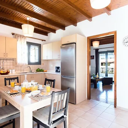 Cozy Family Friendly With Large Garden Close To Beaches - Dirella Apartment