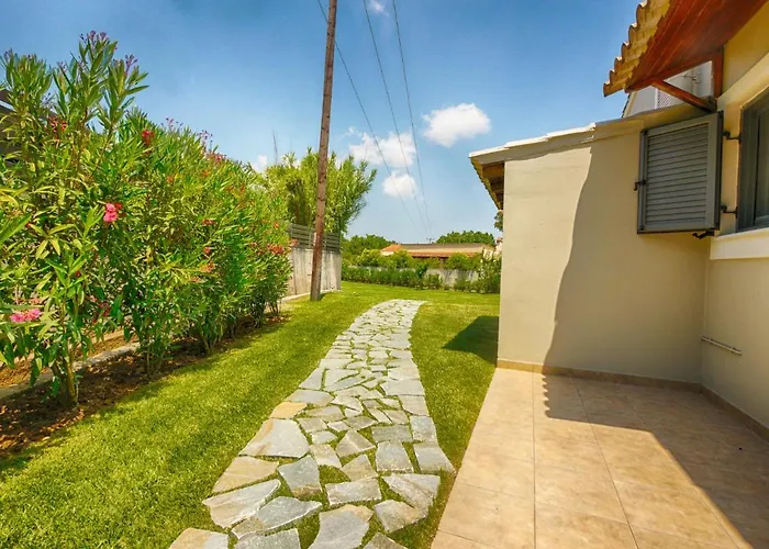 Cozy Family Friendly With Large Garden Close To Beaches - Dirella Kynopiástai