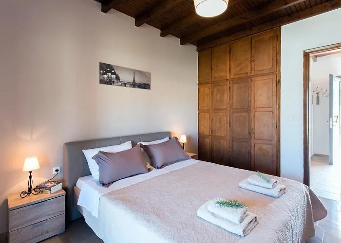 Cozy Family Friendly With Large Garden Close To Beaches - Dirella Kynopiástai