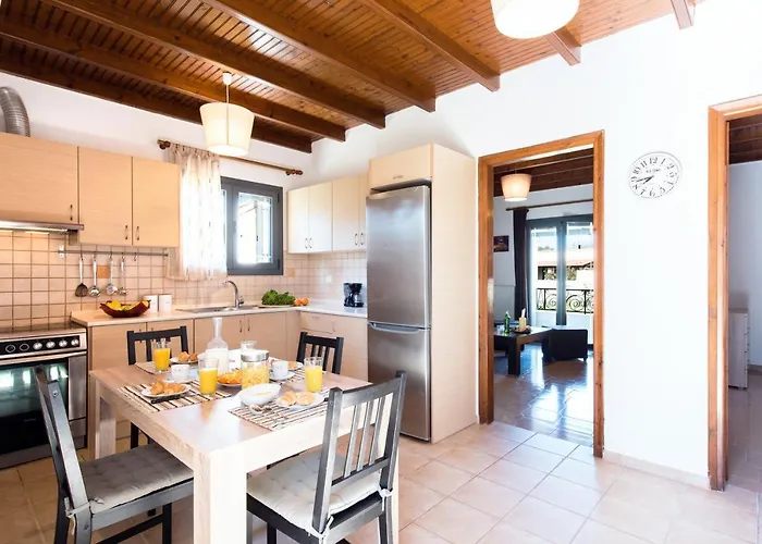 Cozy Family Friendly With Large Garden Close To Beaches - Dirella 公寓