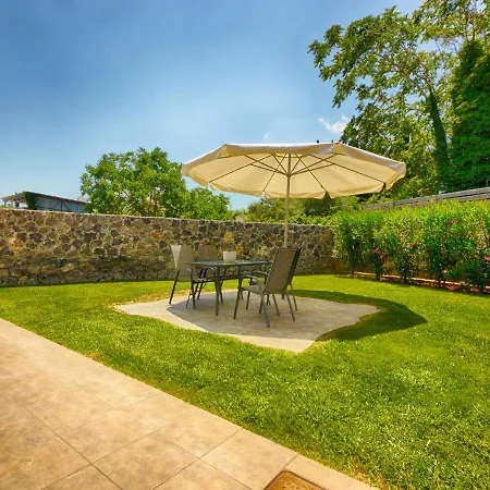 Apartament Cozy Family Friendly With Large Garden Close To Beaches - Dirella