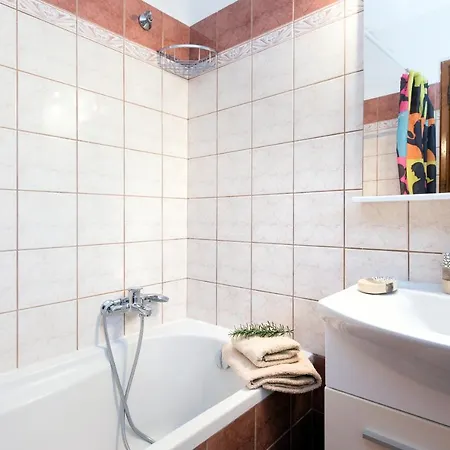 Cozy Family Friendly With Large Garden Close To Beaches - Dirella