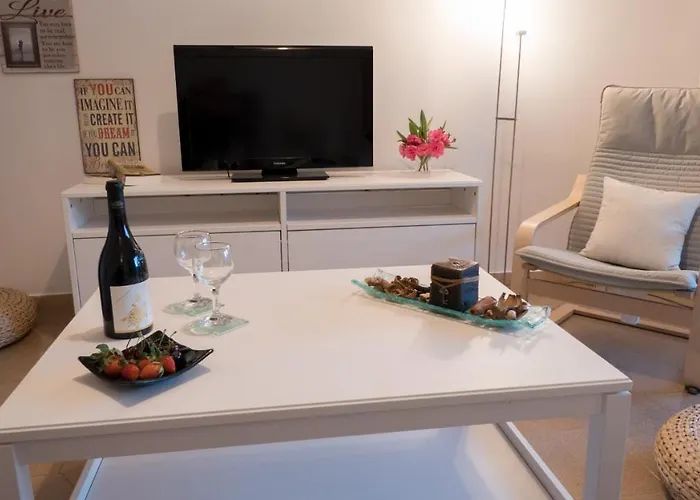 Cozy Family Friendly With Large Garden Close To Beaches - Dirella