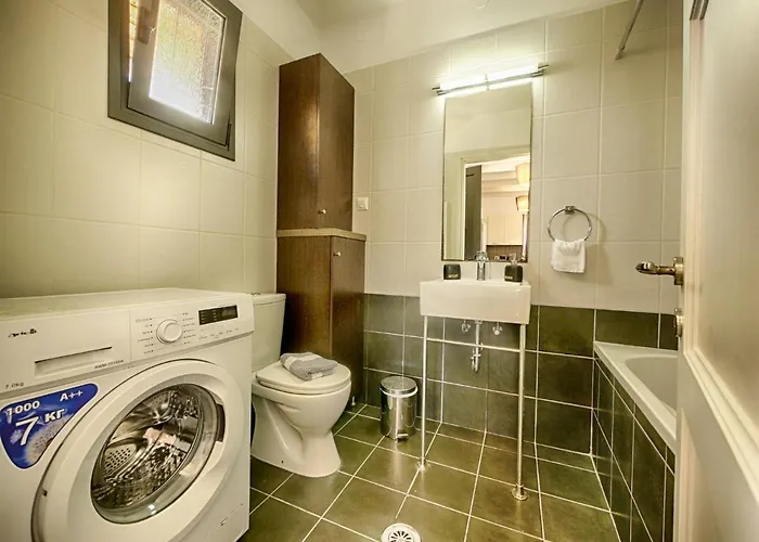 Cozy Family Friendly With Large Garden Close To Beaches - Dirella *