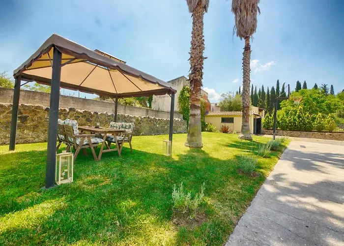 Cozy Family Friendly With Large Garden Close To Beaches - Dirella