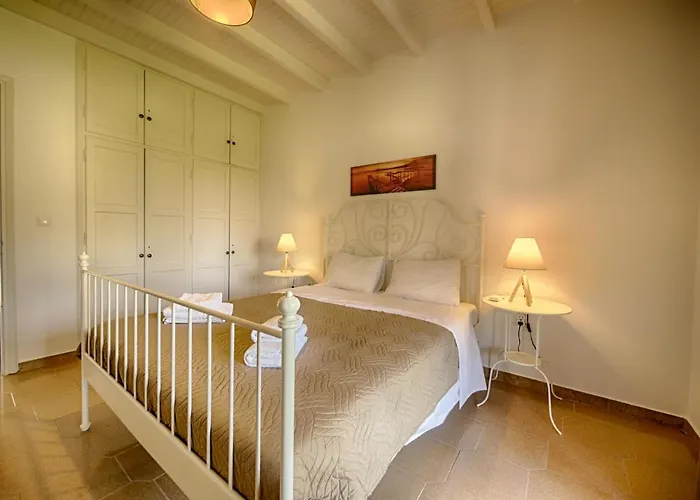 Cozy Family Friendly With Large Garden Close To Beaches - Dirella Apartamento
