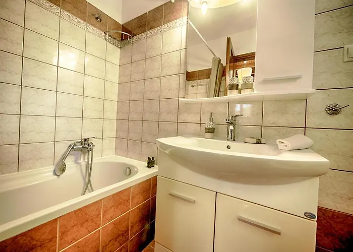 Cozy Family Friendly With Large Garden Close To Beaches - Dirella Apartment Kynopiástai