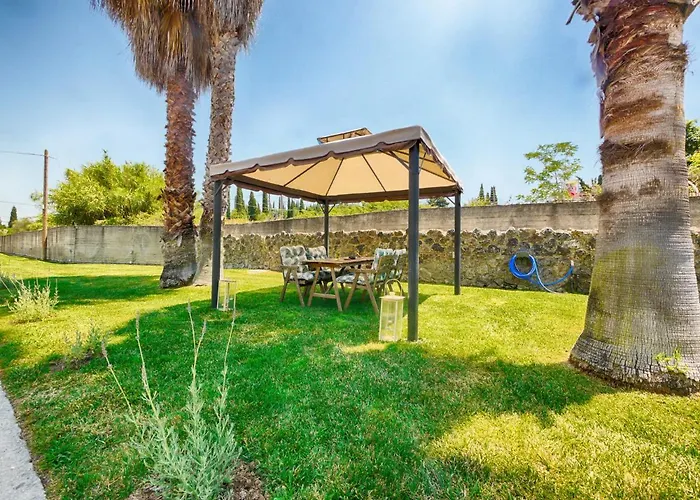 Cozy Family Friendly With Large Garden Close To Beaches - Dirella *
