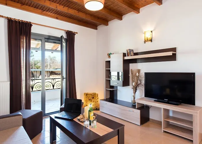 Cozy Family Friendly With Large Garden Close To Beaches - Dirella Apartment *