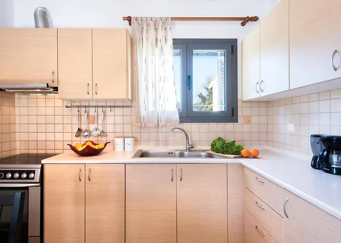 Cozy Family Friendly With Large Garden Close To Beaches - Dirella