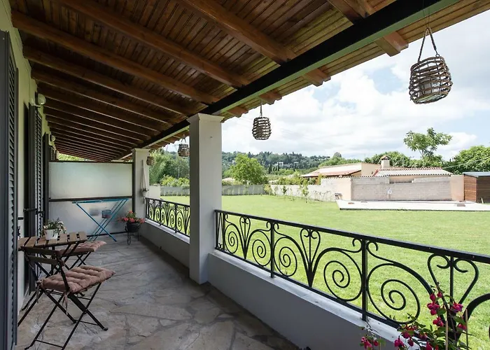 Cozy Family Friendly With Large Garden Close To Beaches - Dirella Kynopiástai