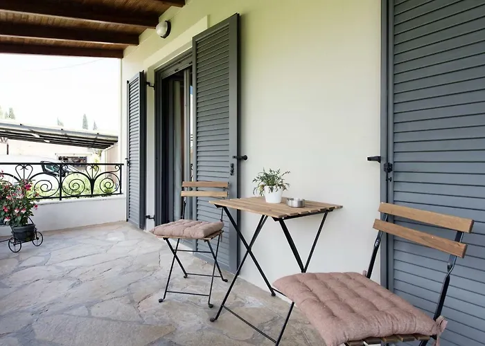 Cozy Family Friendly With Large Garden Close To Beaches - Dirella Apartment *