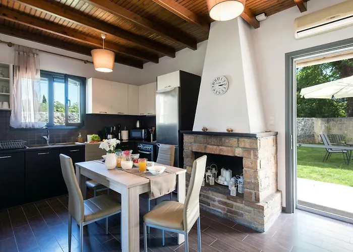 Cozy Family Friendly With Large Garden Close To Beaches - Dirella *